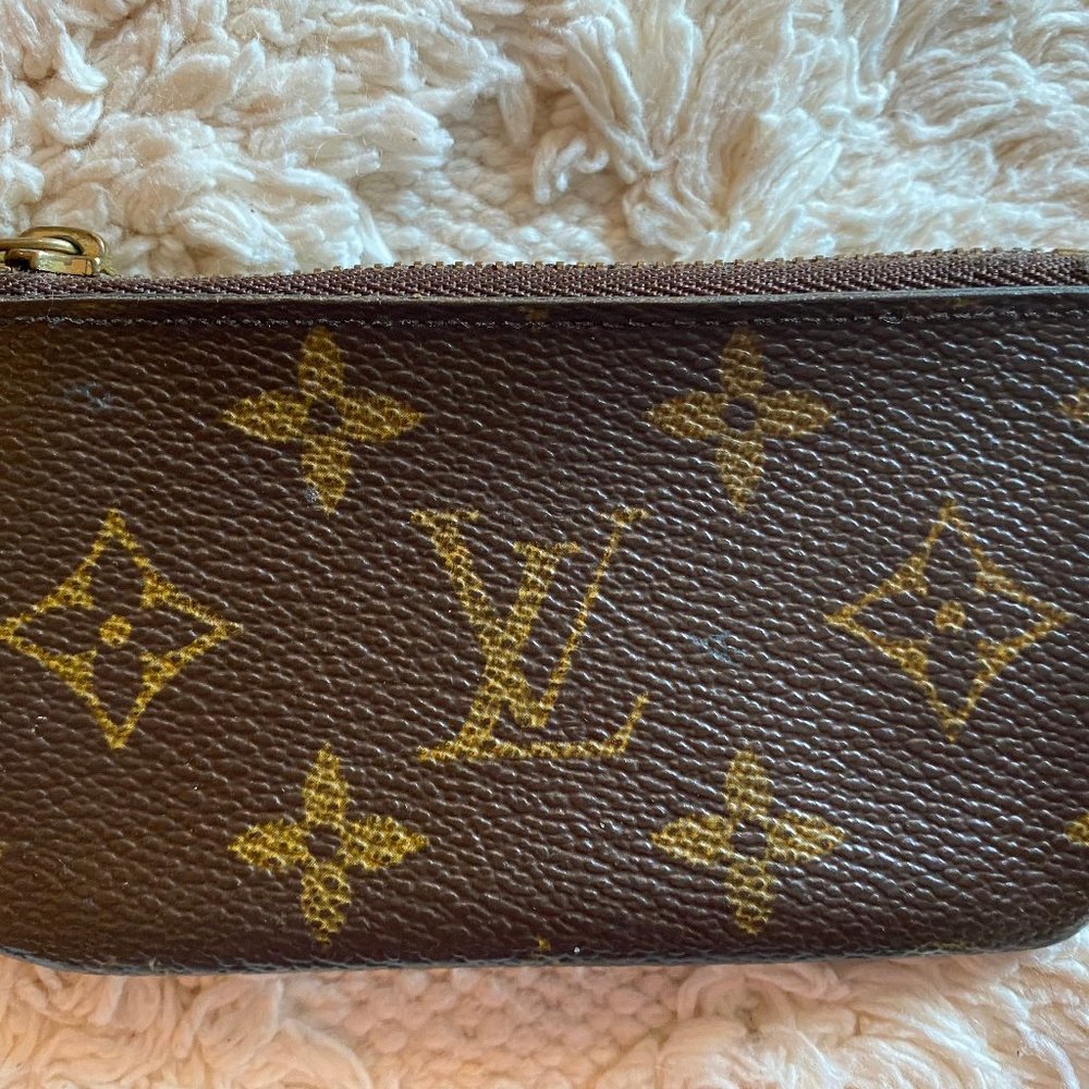 Louis Vuitton Brown Key Pouch Monogram Pochette Cles Wallet Chain LV HOST PICK